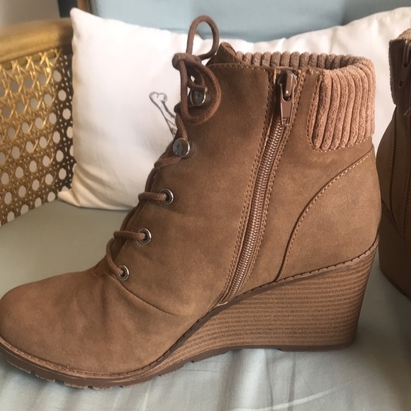 R2 Brown/tan wedge platform lace up & zip up rounded toe, ankle booties size 8.5 - Picture 6 of 11